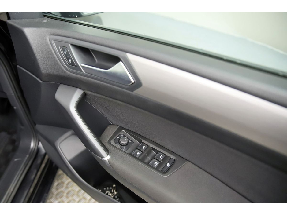 2018 Volkswagen Touran - image 25