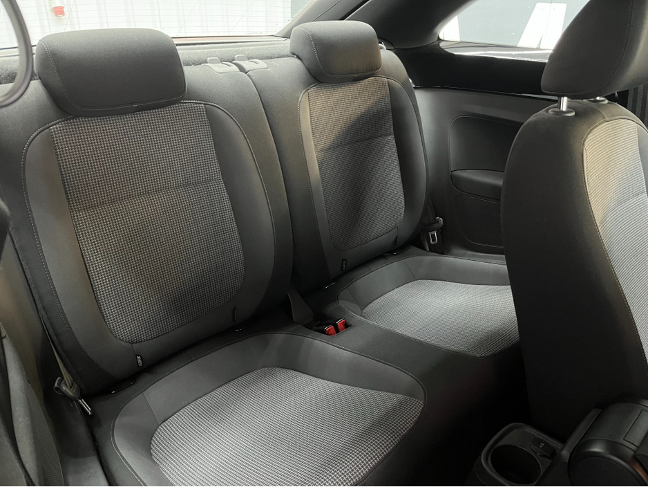 2016 Volkswagen Beetle €12950 2016 VOLKSWAGEN BEETLE DESIGN 1.2 AUTOMATIC / CRUISE CONTROL AND MORE €12,950