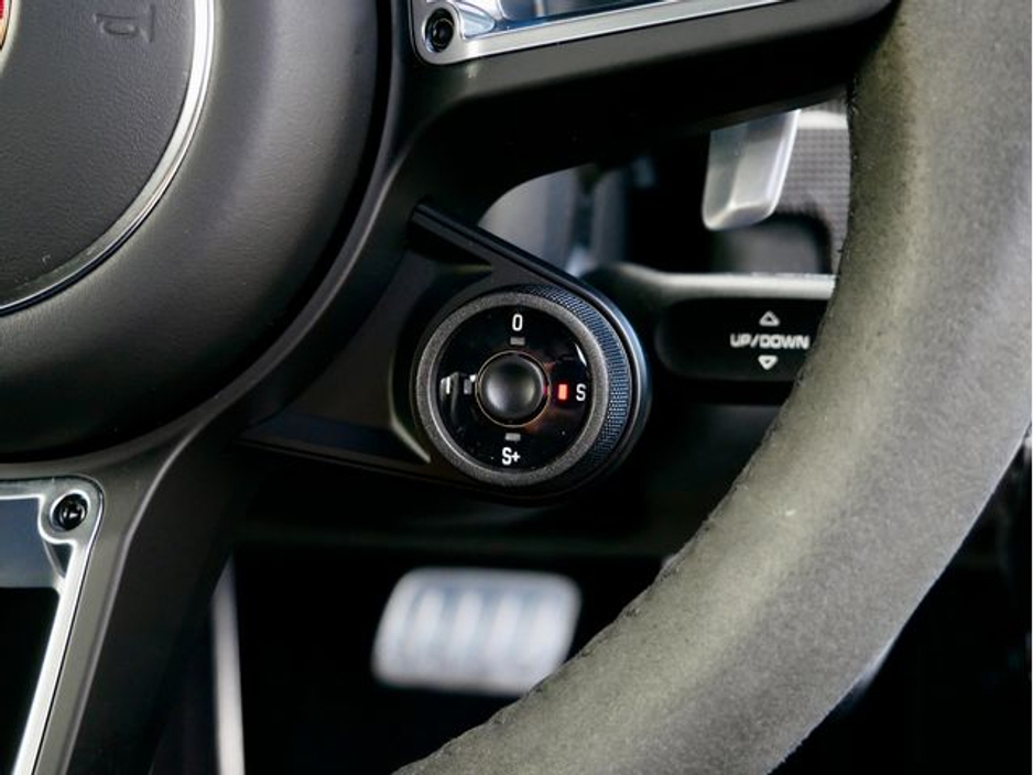 2023 Porsche Cayman - image 32