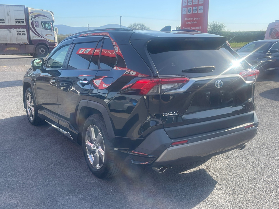 2020 Toyota Rav4 - image 5