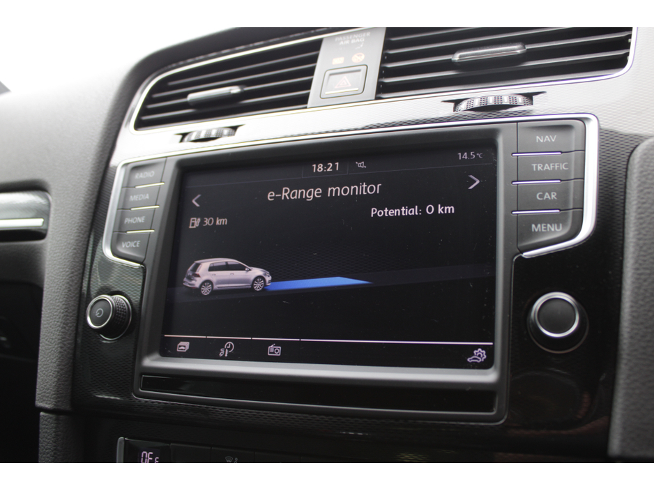 2016 Volkswagen Golf - image 13