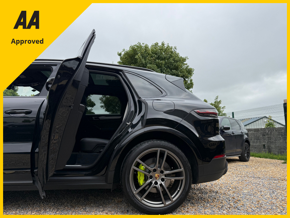 2023 Porsche Cayenne - image 47