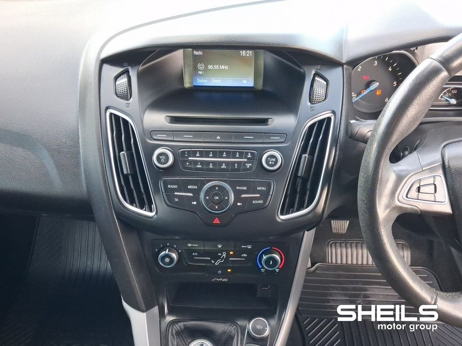 2017 Ford Focus - image 15