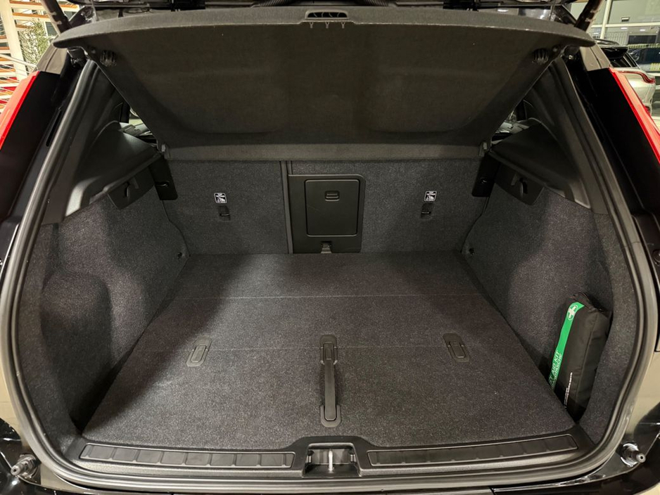 2023 Volvo XC40 - image 22