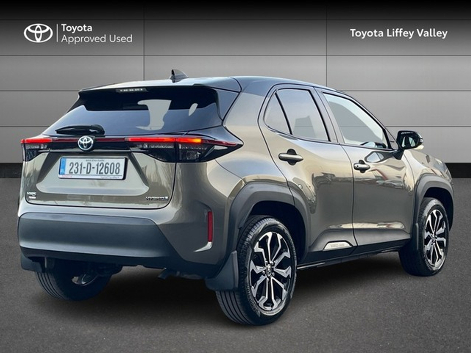 2023 Toyota Yaris Cross - image 2