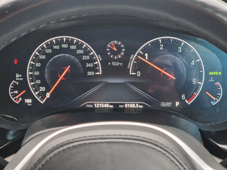 2018 BMW 5 Series - image 32