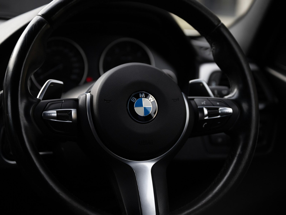 2013 BMW 3 Series - image 20