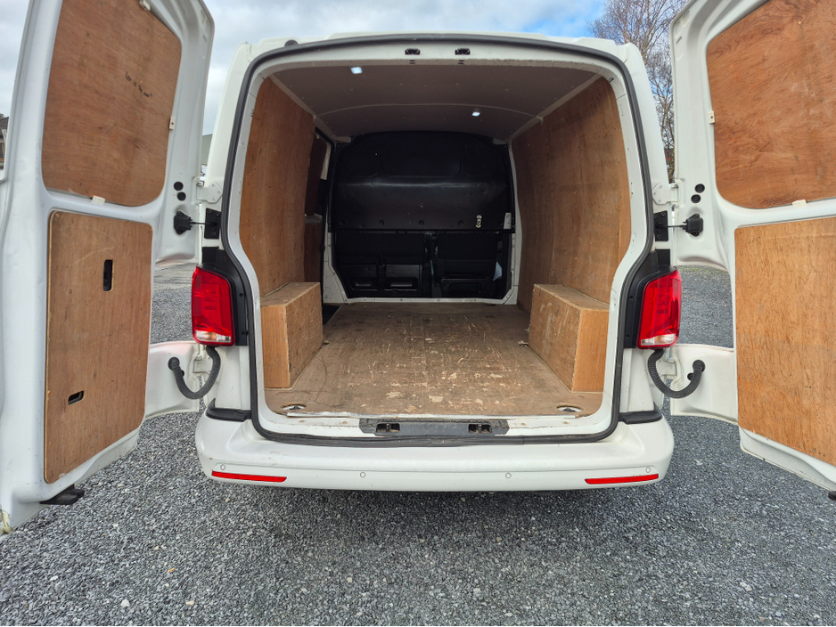 2021 Volkswagen Transporter - image 11