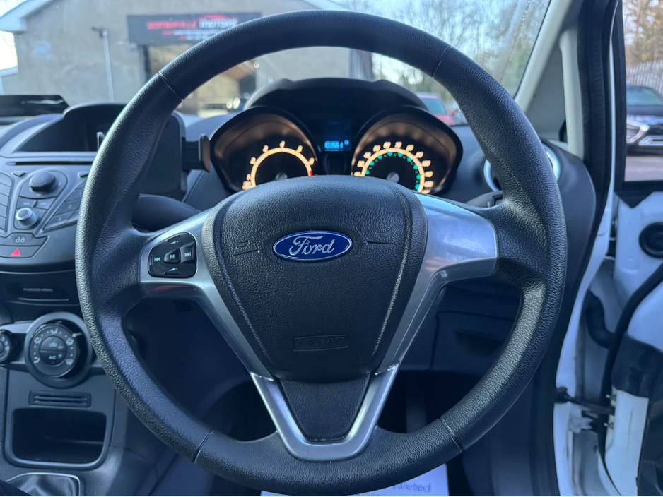 2013 Ford Fiesta 1.25 STYLE 60BHP 5DR ARGENTO €5,999