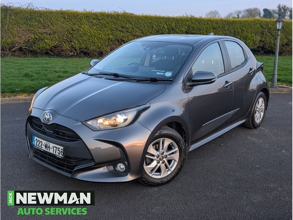 2022 Toyota Yaris - image 12