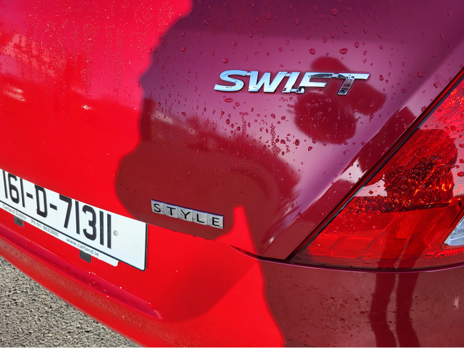 2016 Suzuki Swift - image 11