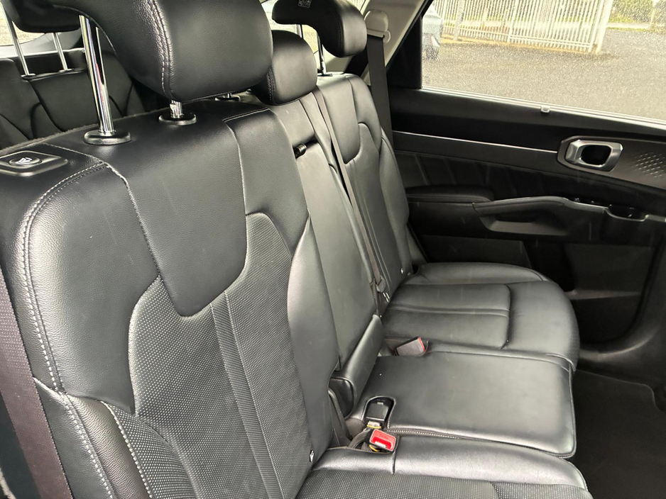2025 Kia Sorento - image 8