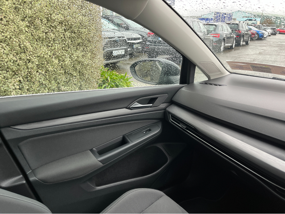 2021 Volkswagen Golf - image 15