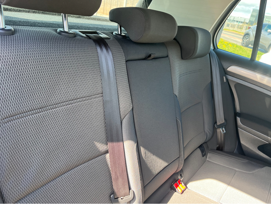 2015 Volkswagen Golf - image 14