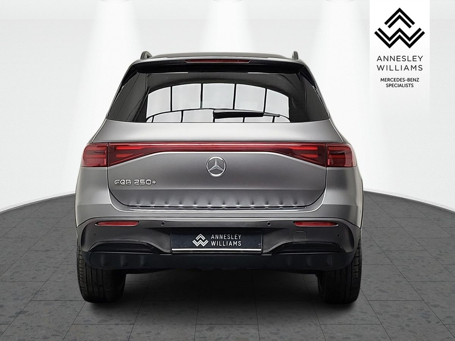 2025 Mercedes-Benz EQB - image 7