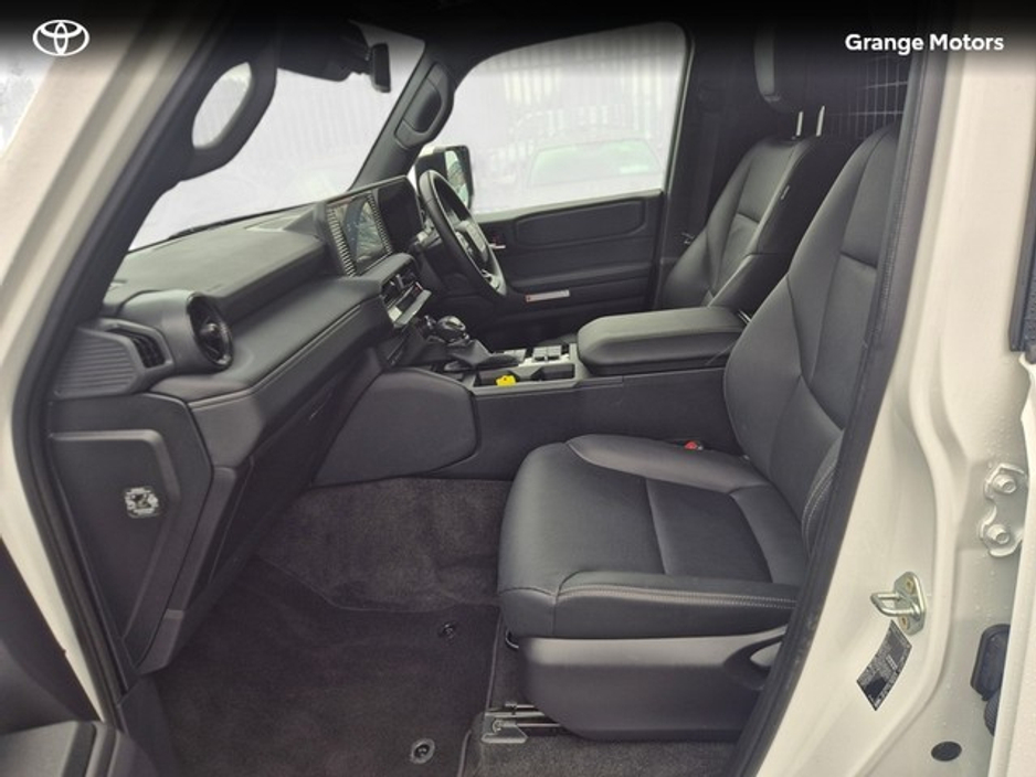 2025 Toyota Landcruiser - image 7