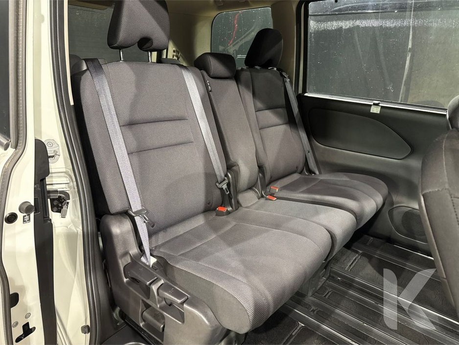 2018 Nissan Serena S-HYBRID 2.0L AUTOMATIC - MULTI FUNCTION STEERING WHEEL - CRUISE CONTROL - HEATING / AC CONTROLS - REVERSE CAMERA €19,950