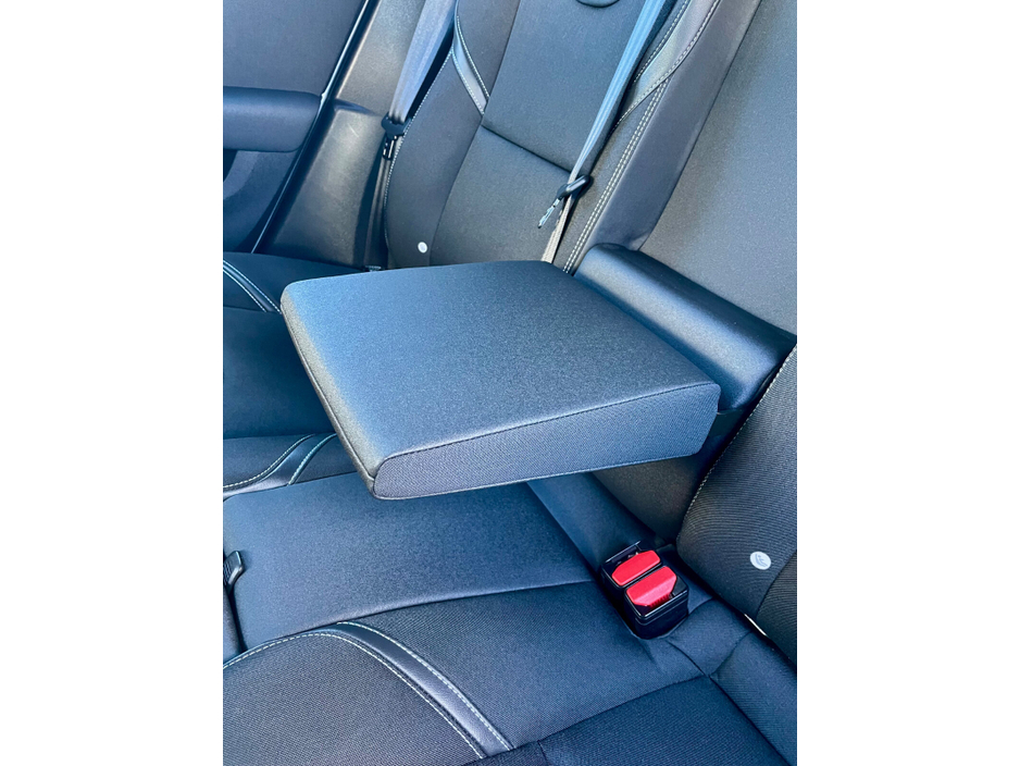 2019 Volvo V40 - image 23