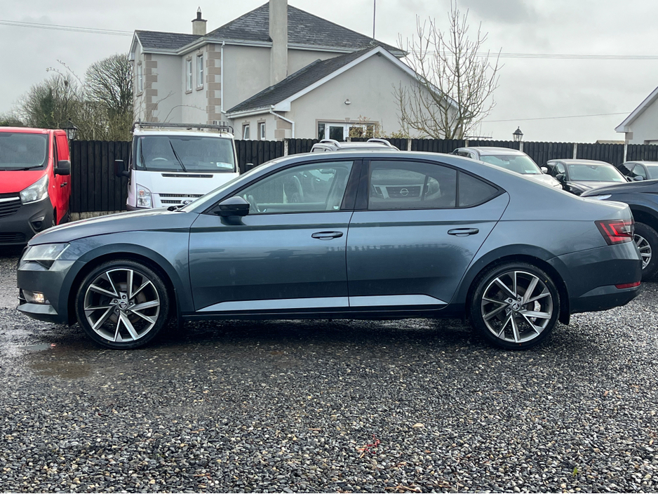 2018 Skoda Superb - image 4