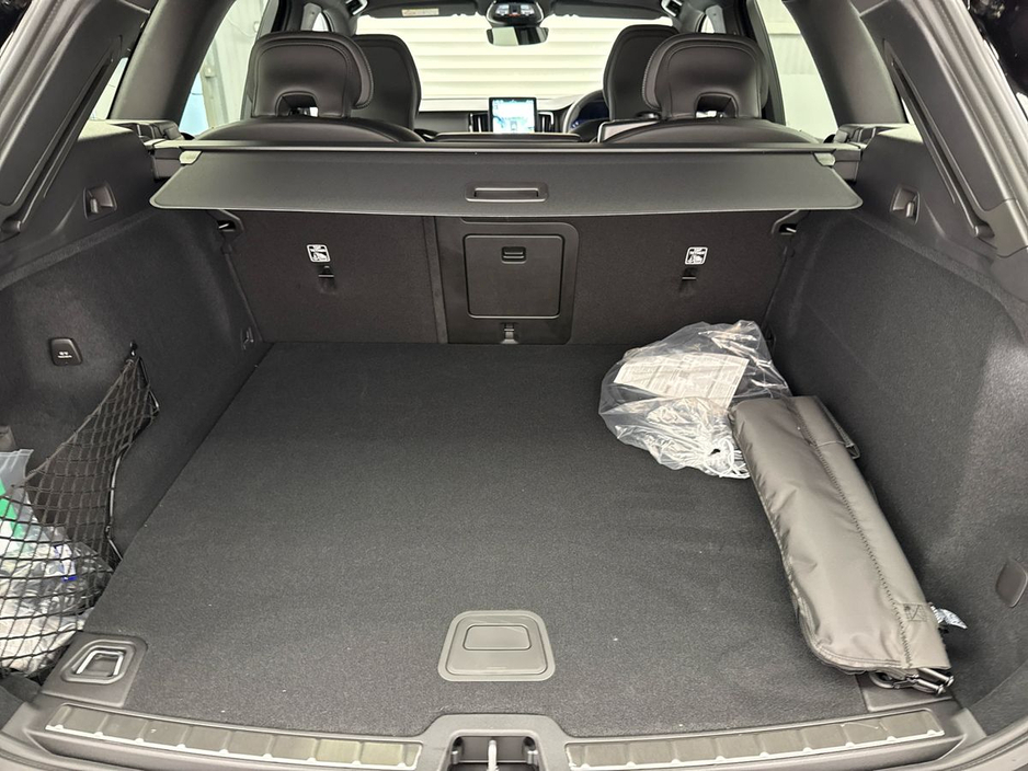 2026 Volvo XC60 - image 9