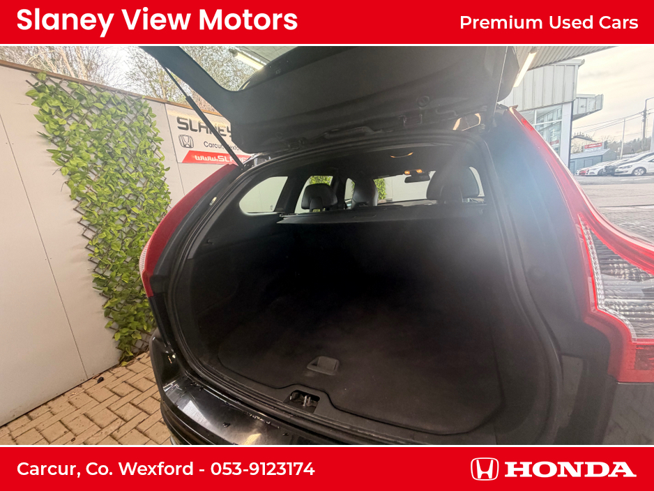 2017 Volvo XC60 - image 3