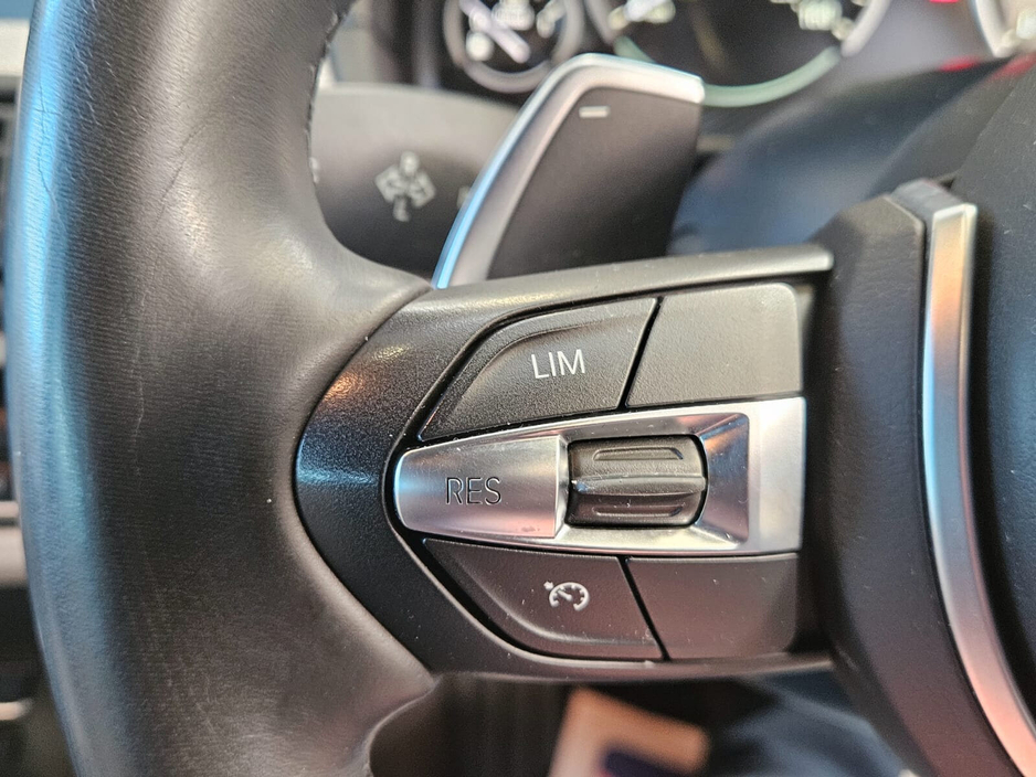 2016 BMW 5 Series - image 8