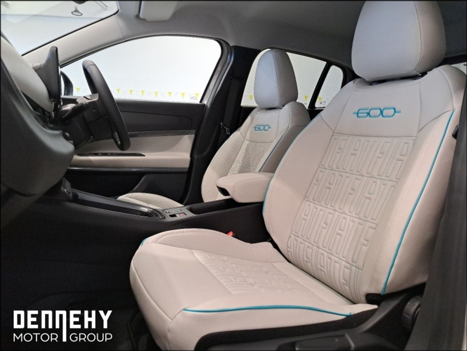 2025 Fiat 600 La Prima 54kWh €39,695