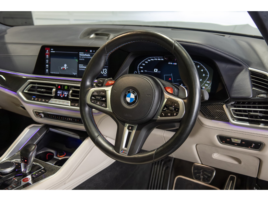 2023 BMW X5 - image 9