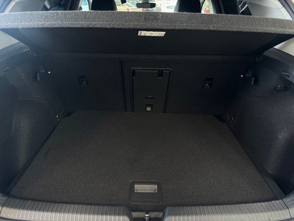 2022 Volkswagen Golf - image 18