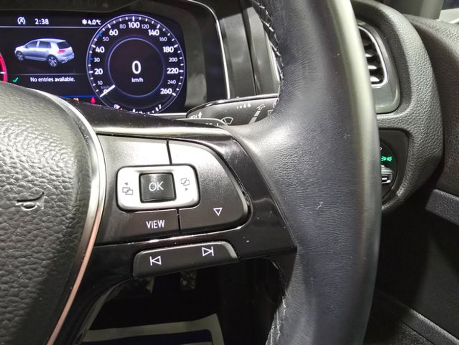 2019 Volkswagen Golf - image 25