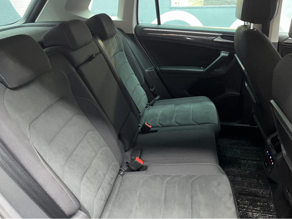 2018 Volkswagen Tiguan - image 12
