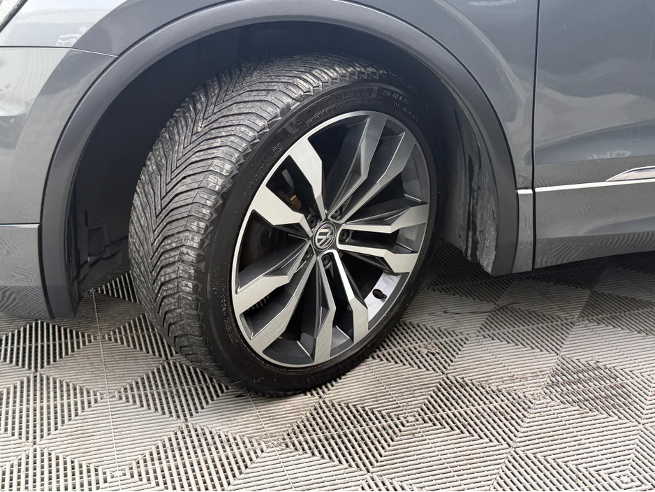 2018 Volkswagen Tiguan - image 11