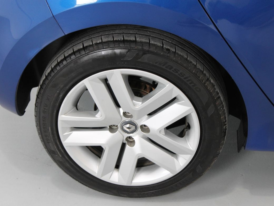 2022 Renault Clio - image 29