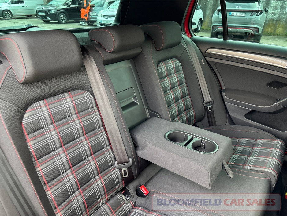 2018 Volkswagen Golf - image 30