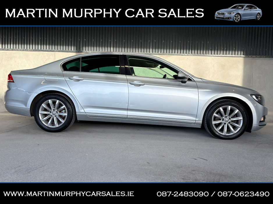 2015 Volkswagen Passat - image 2