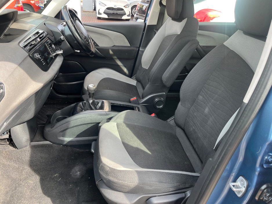 2016 Citroen C4 Picasso - image 5