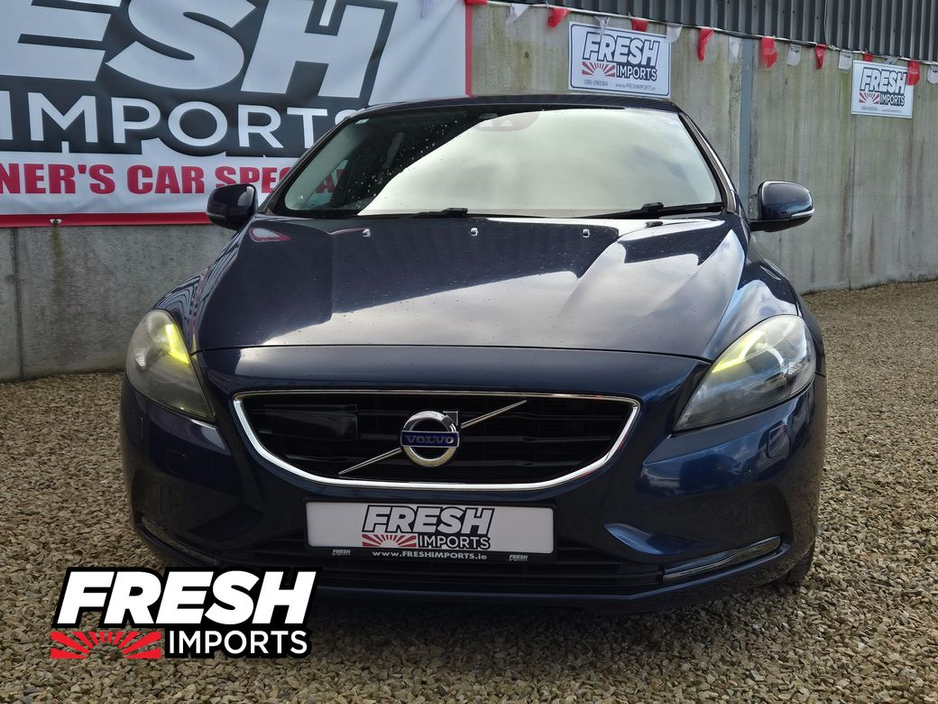 2015 Volvo V40 - image 29