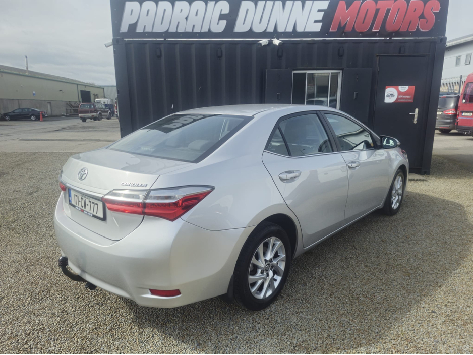 2017 Toyota Corolla - image 5