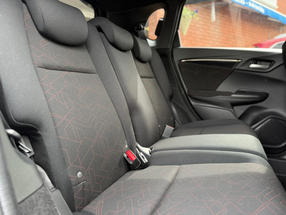 2016 Honda Fit - image 10