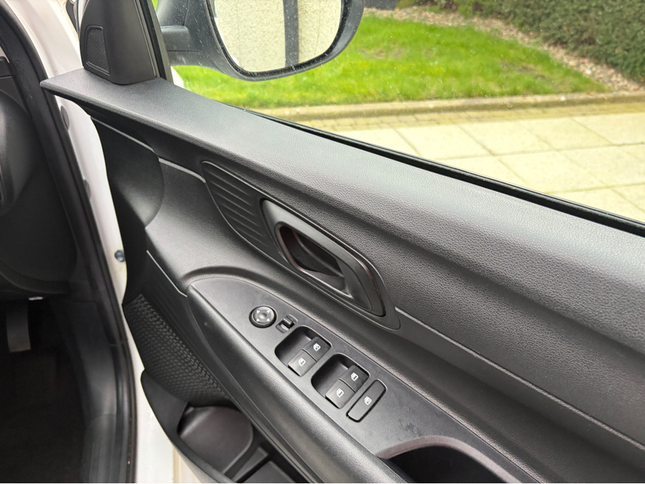 2022 Hyundai i20 - image 16