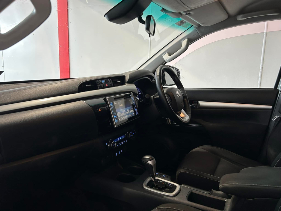 2019 Toyota Hilux - image 16