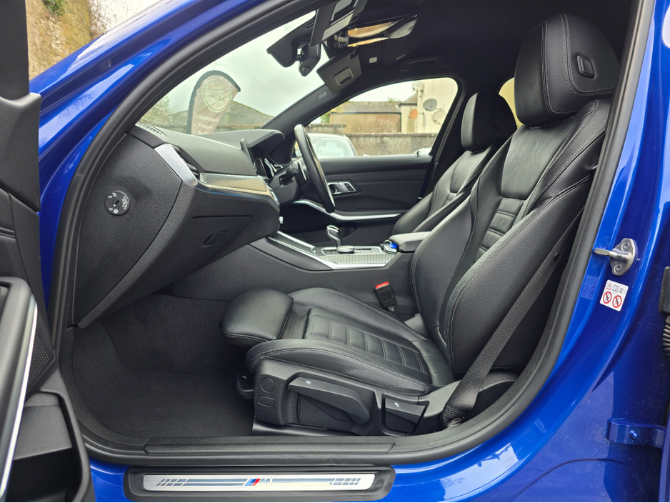 2021 BMW 3 Series - image 12