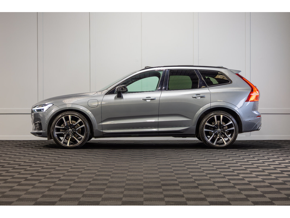 2020 Volvo XC60 - image 3