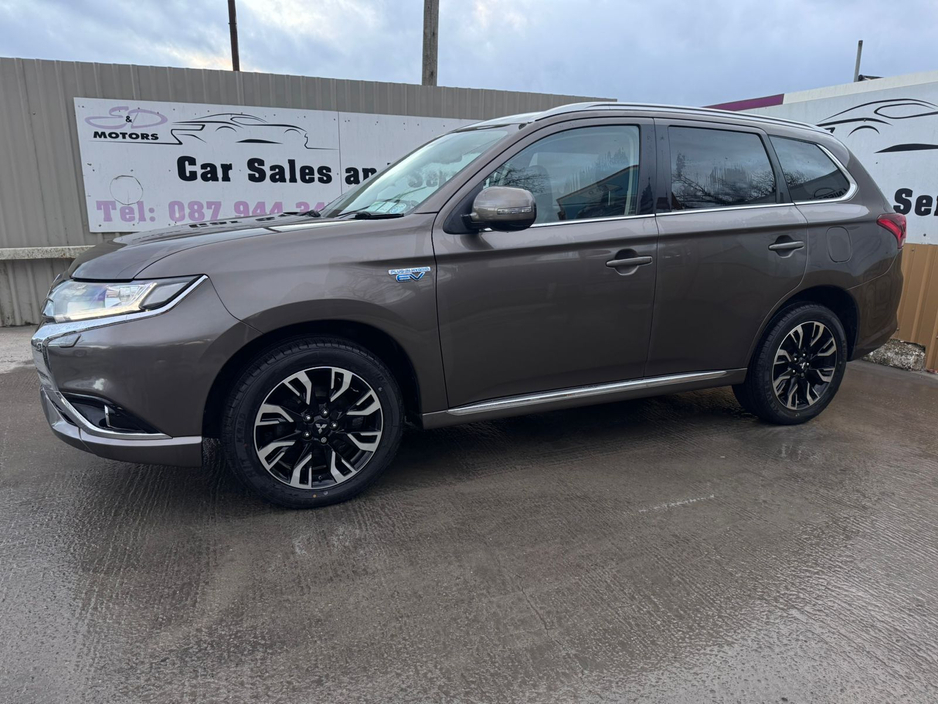 2016 Mitsubishi Outlander - image 6