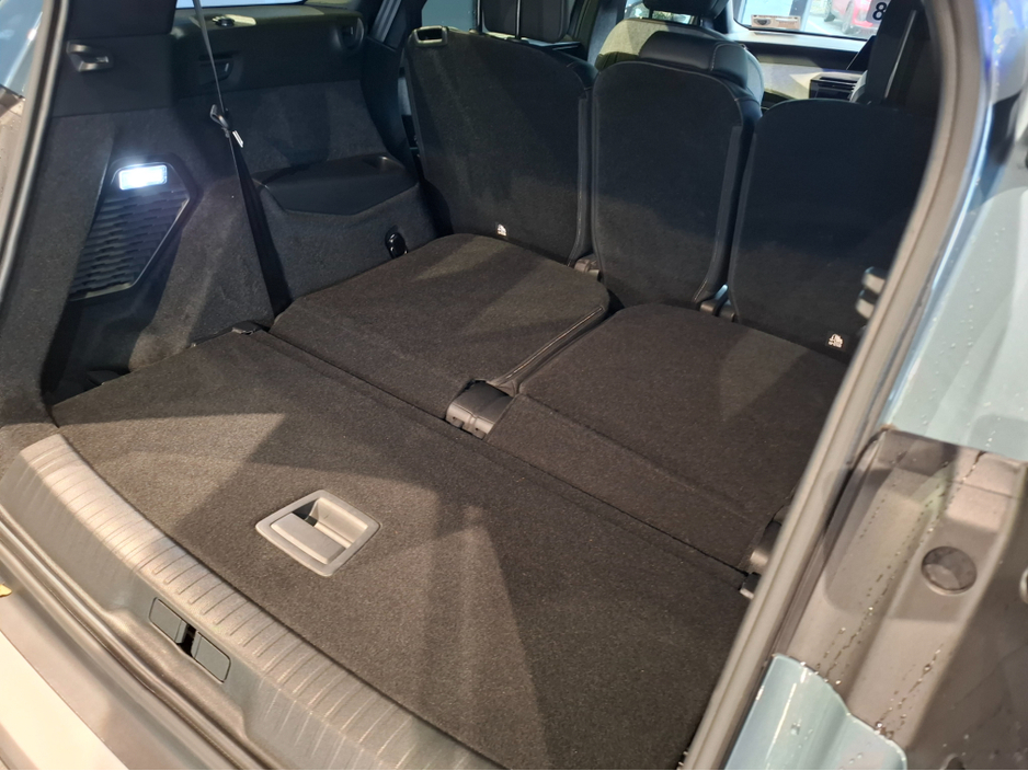 2025 Peugeot 5008 - image 14