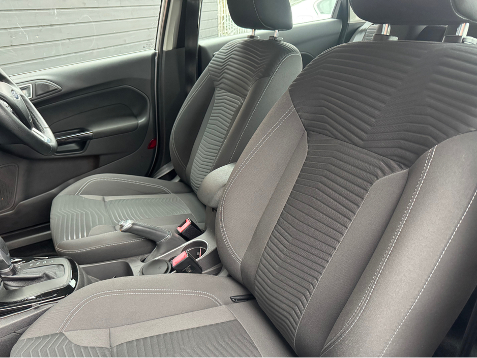 2014 Ford Fiesta - image 14