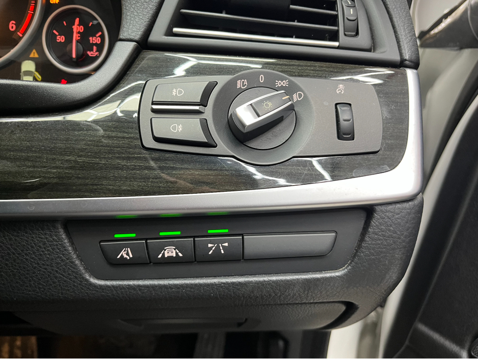 2017 BMW 5 Series - image 14