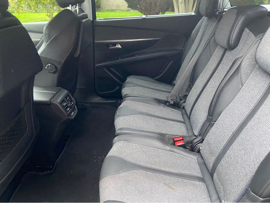 2019 Peugeot 5008 - image 12