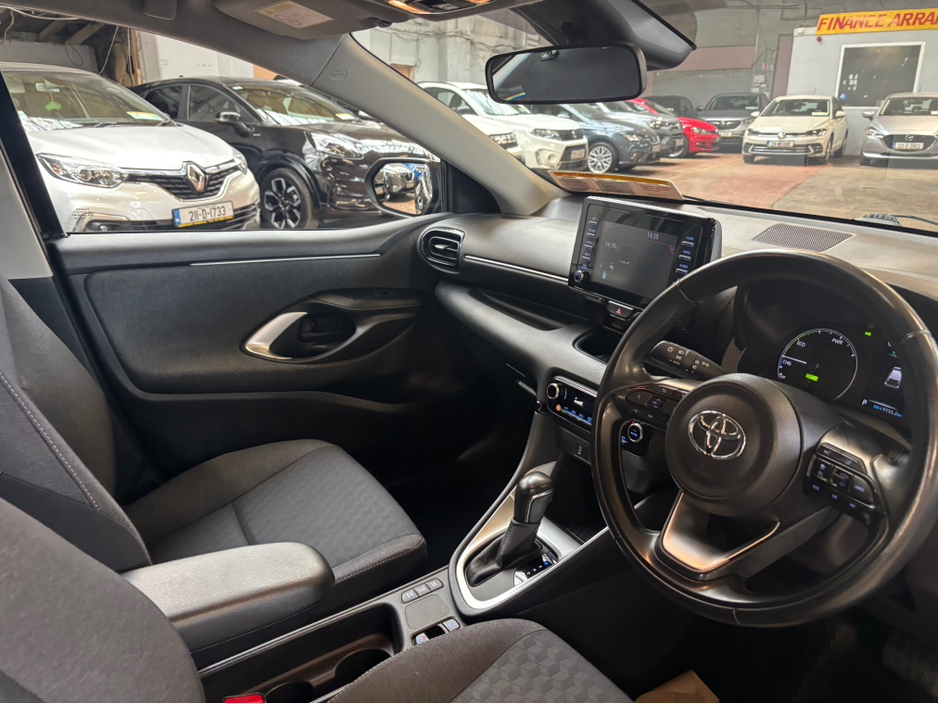 2021 Toyota Yaris - image 5