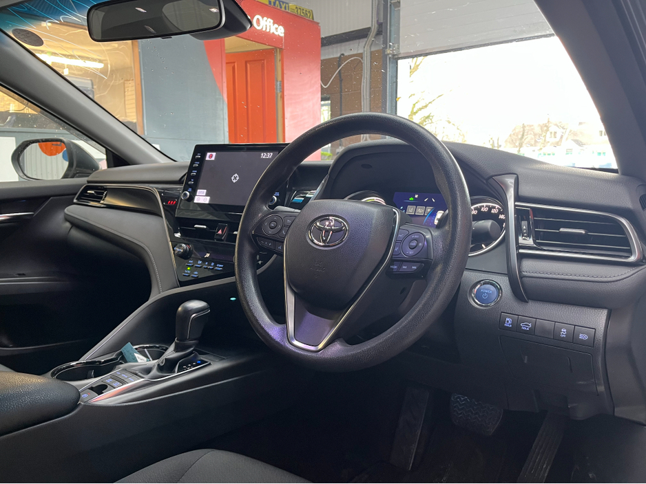 2022 Toyota Camry - image 9